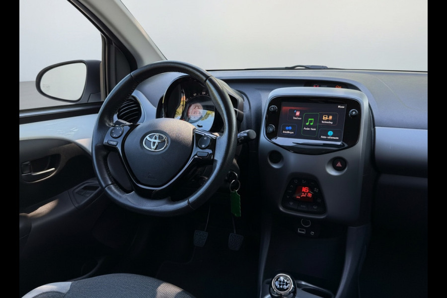 Toyota Aygo 1.0 VVT-i x-joy, achteruitrijcamera,carplay,dab, climaat controle, 1 e eigenaar, NL auto met nationale auto pas