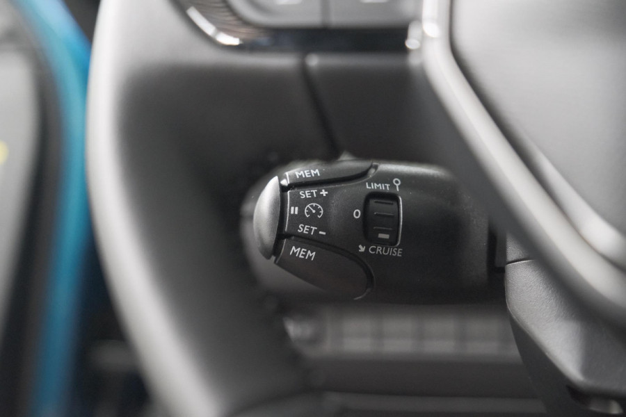 Peugeot e-2008 EV Allure 54 kWh | SOH 97,7% | 11 KW Lader | Apple Carplay | Parkeersensoren