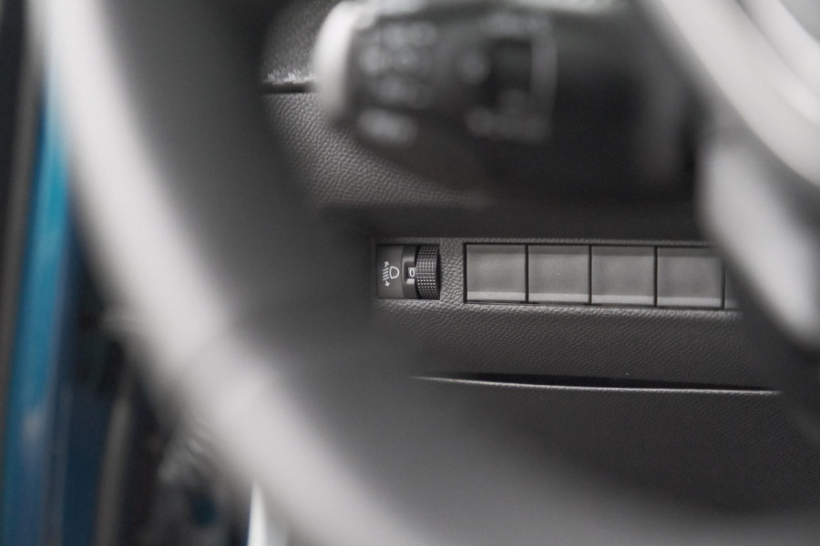 Peugeot e-2008 EV Allure 54 kWh | SOH 97,7% | 11 KW Lader | Apple Carplay | Parkeersensoren