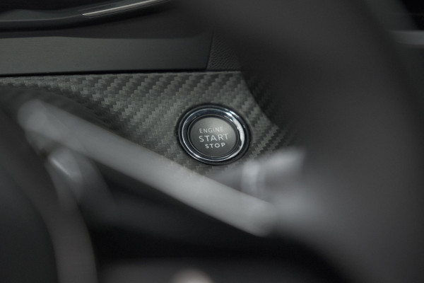 Peugeot e-2008 EV Allure 54 kWh | SOH 97,7% | 11 KW Lader | Apple Carplay | Parkeersensoren