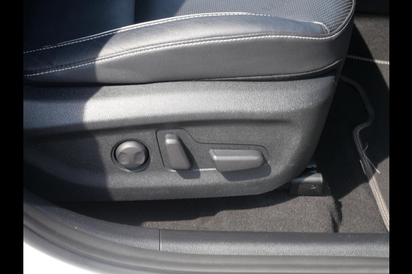 Kia e-Niro ExecutiveLine 64 kWh | 3Fase | Stoel Verkoeling | Schuif/Kantel dak | Elek. Stoelen |