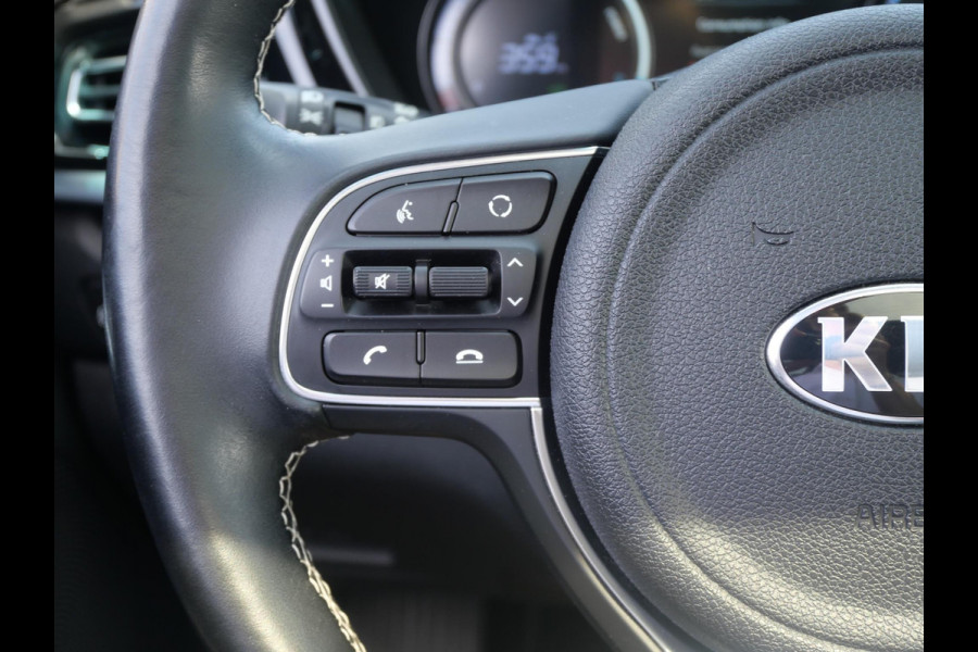 Kia e-Niro ExecutiveLine 64 kWh | 3Fase | Stoel Verkoeling | Schuif/Kantel dak | Elek. Stoelen |