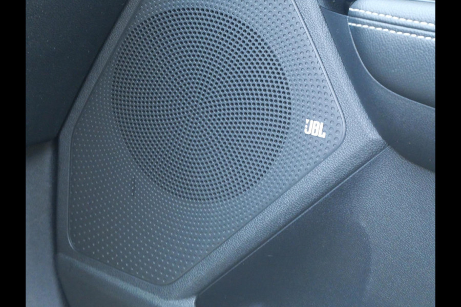 Kia e-Niro ExecutiveLine 64 kWh | 3Fase | Stoel Verkoeling | Schuif/Kantel dak | Elek. Stoelen |