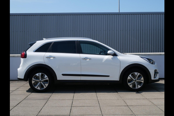 Kia e-Niro Edition 64 kWh | 3Fase | Stoel/Stuur Verwarming | Navi | Adaptief | Carplay |