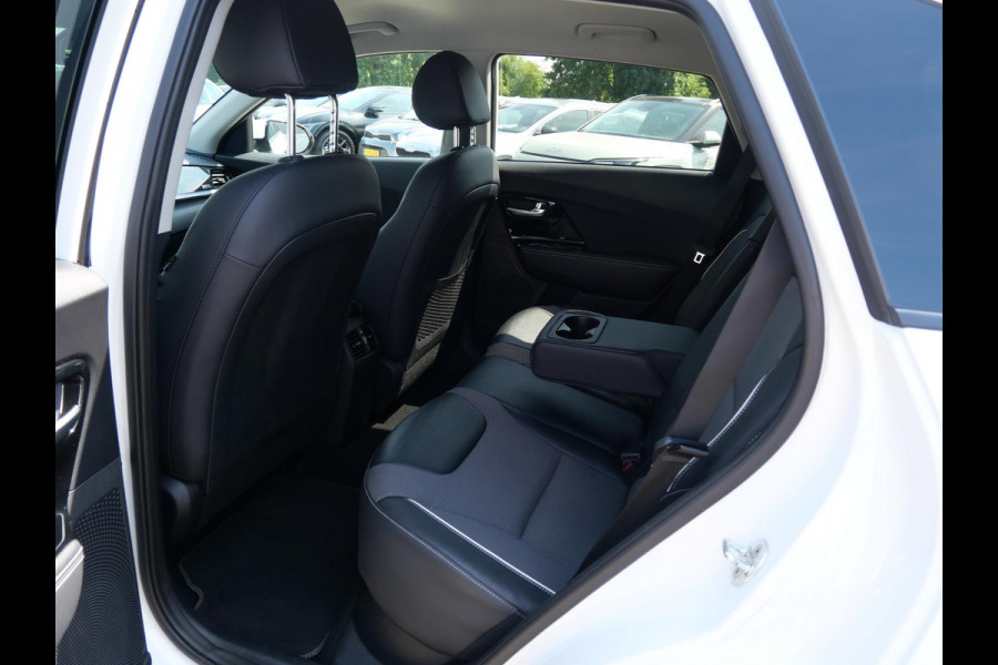 Kia e-Niro Edition 64 kWh | 3Fase | Stoel/Stuur Verwarming | Navi | Adaptief | Carplay |