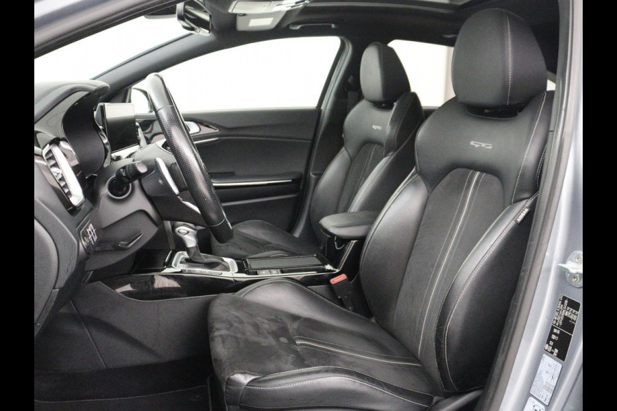 Kia ProCeed 1.5 T-GDI GT-Line | Panoramadak | Leder/alcantara | Stoel/stuur verwarming | Carplay | Cruise control | Climate control | Camera | Park assist |