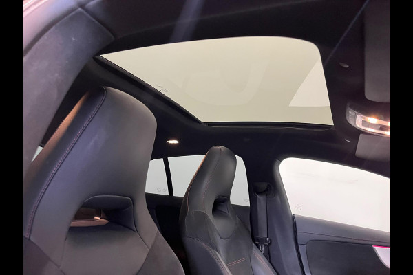 Mercedes-Benz CLA-Klasse Shooting Brake 180 Business Solution AMG Panoramadak Trekhaak Multibeam LED Nightpakket