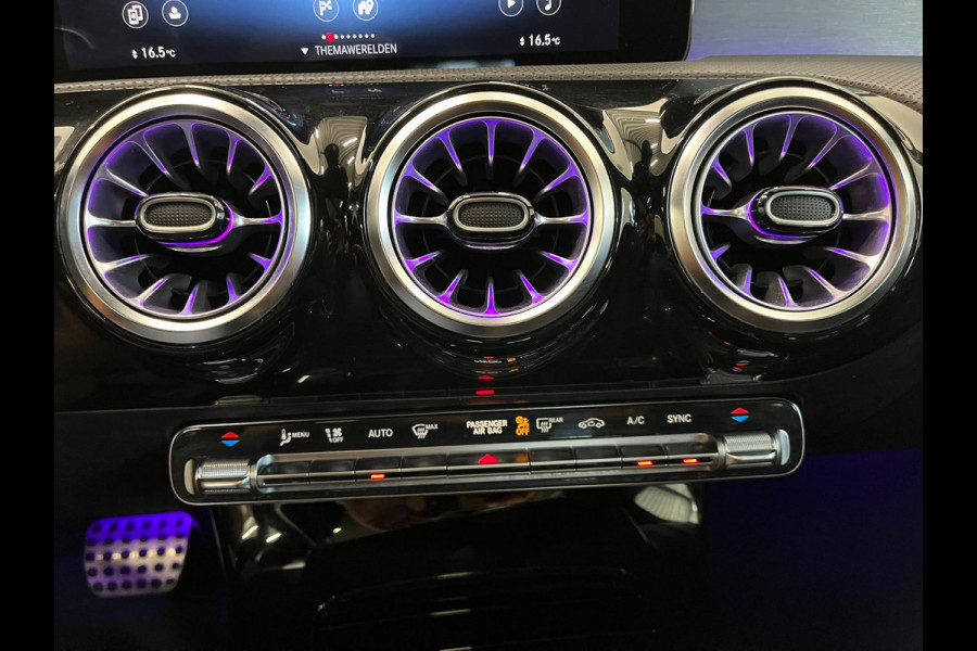 Mercedes-Benz CLA-Klasse Shooting Brake 180 Business Solution AMG Panoramadak Trekhaak Multibeam LED Nightpakket