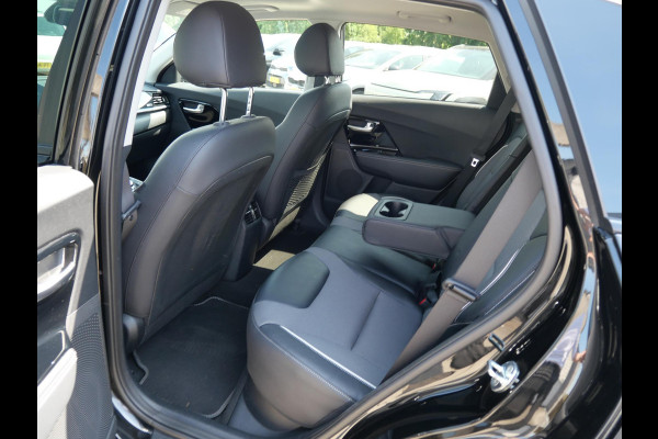 Kia e-Niro DynamicPlusLine 64 kWh | 3Fase | Cruise | Schuif-kanteldak | Navi | keyless | Carplay |