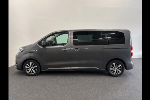 Toyota PROACE Electric Verso L2 Extra Range Luxury 75 kWh 8p Personen bus Panorama dak Lederen bekleding Voorstoelen Climate Control Apple Carplay Android Auto Parkeer sensoren Cruise Control Bumpers in kleur