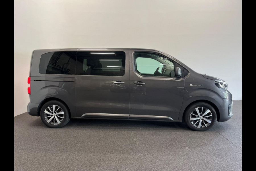 Toyota PROACE Electric Verso L2 Extra Range Luxury 75 kWh 8p Personen bus Panorama dak Lederen bekleding Voorstoelen Climate Control Apple Carplay Android Auto Parkeer sensoren Cruise Control Bumpers in kleur