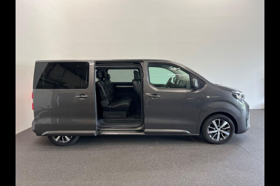 Toyota PROACE Electric Verso L2 Extra Range Luxury 75 kWh 8p Personen bus Panorama dak Lederen bekleding Voorstoelen Climate Control Apple Carplay Android Auto Parkeer sensoren Cruise Control Bumpers in kleur