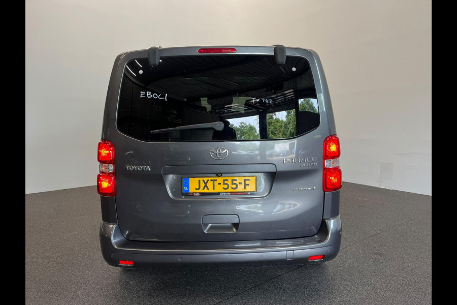 Toyota PROACE Electric Verso L2 Extra Range Luxury 75 kWh 8p Personen bus Panorama dak Lederen bekleding Voorstoelen Climate Control Apple Carplay Android Auto Parkeer sensoren Cruise Control Bumpers in kleur