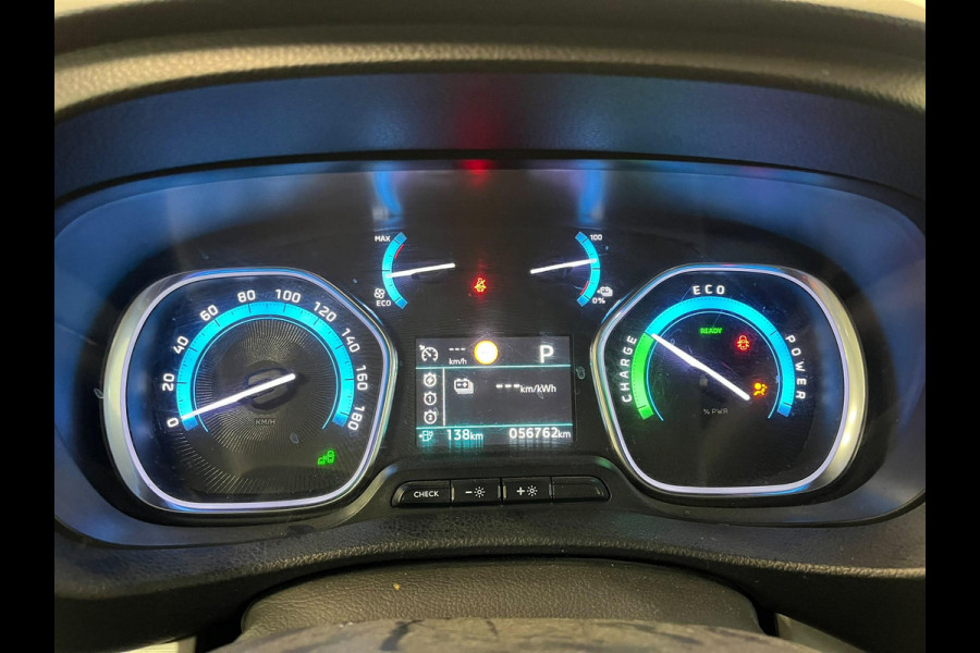 Toyota PROACE Electric Verso L2 Extra Range Luxury 75 kWh 8p Personen bus Panorama dak Lederen bekleding Voorstoelen Climate Control Apple Carplay Android Auto Parkeer sensoren Cruise Control Bumpers in kleur