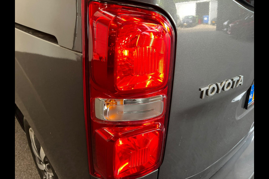 Toyota PROACE Electric Verso L2 Extra Range Luxury 75 kWh 8p Personen bus Panorama dak Lederen bekleding Voorstoelen Climate Control Apple Carplay Android Auto Parkeer sensoren Cruise Control Bumpers in kleur