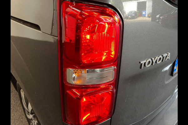 Toyota PROACE Electric Verso L2 Extra Range Luxury 75 kWh 8p Personen bus Panorama dak Lederen bekleding Voorstoelen Climate Control Apple Carplay Android Auto Parkeer sensoren Cruise Control Bumpers in kleur