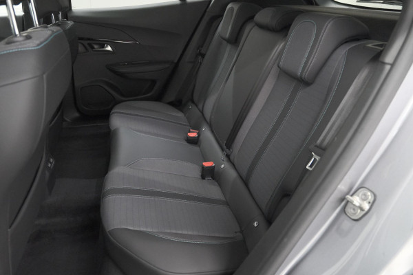 Peugeot 2008 PureTech 130 PK Allure Pack | Trekhaak | Camera | Adaptieve Cruise control | Keyless Entry | Apple Carplay