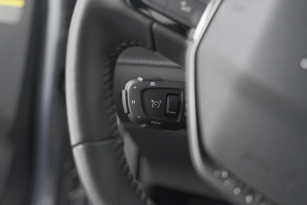Peugeot 2008 PureTech 130 PK Allure Pack | Trekhaak | Camera | Adaptieve Cruise control | Keyless Entry | Apple Carplay