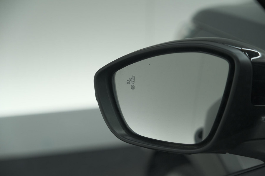 Peugeot 2008 PureTech 100 Allure | Allseason Banden | 360 Camera | Adaptieve Cruise Control | Dodehoekdetetie | Navigatie
