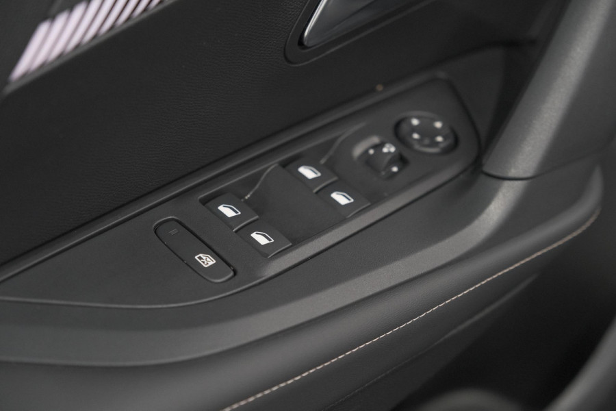 Peugeot 2008 PureTech 100 Allure | Allseason Banden | 360 Camera | Adaptieve Cruise Control | Dodehoekdetetie | Navigatie