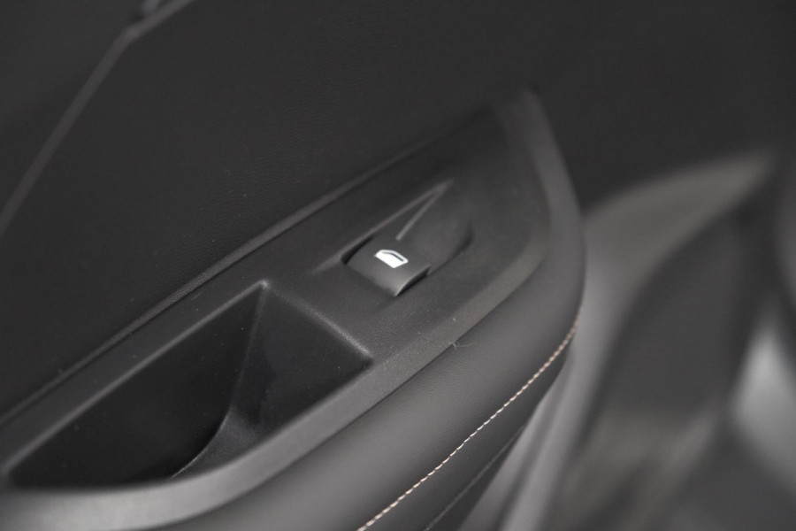 Peugeot 2008 PureTech 100 Allure | Allseason Banden | 360 Camera | Adaptieve Cruise Control | Dodehoekdetetie | Navigatie