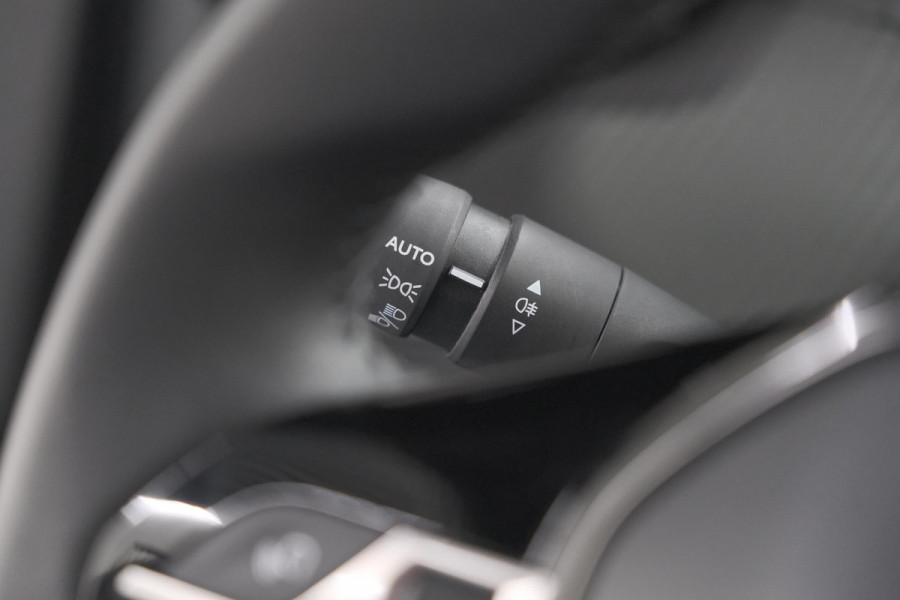 Peugeot 2008 PureTech 100 Allure | Allseason Banden | 360 Camera | Adaptieve Cruise Control | Dodehoekdetetie | Navigatie