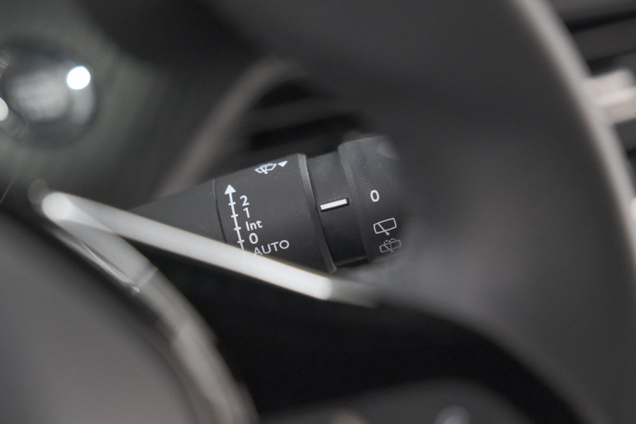 Peugeot 2008 PureTech 100 Allure | Allseason Banden | 360 Camera | Adaptieve Cruise Control | Dodehoekdetetie | Navigatie