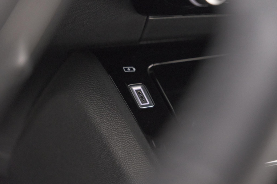 Peugeot 2008 PureTech 100 Allure | Allseason Banden | 360 Camera | Adaptieve Cruise Control | Dodehoekdetetie | Navigatie