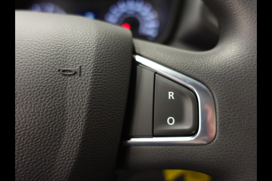 Renault Master T33 2.3 dCi 135 L2H2 BPM VRIJ! Airco Cruise control Parkeersensoren Navigatie Trekhaak