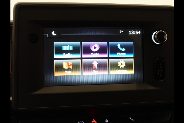 Renault Master T33 2.3 dCi 135 L2H2 BPM VRIJ! Airco Cruise control Parkeersensoren Navigatie Trekhaak