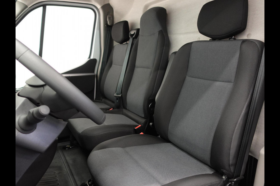 Renault Master T33 2.3 dCi 135 L2H2 BPM VRIJ! Airco Cruise control Parkeersensoren Navigatie Trekhaak