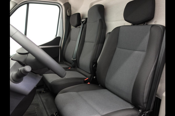 Renault Master T33 2.3 dCi 135 L2H2 BPM VRIJ! Airco Cruise control Parkeersensoren Navigatie Trekhaak