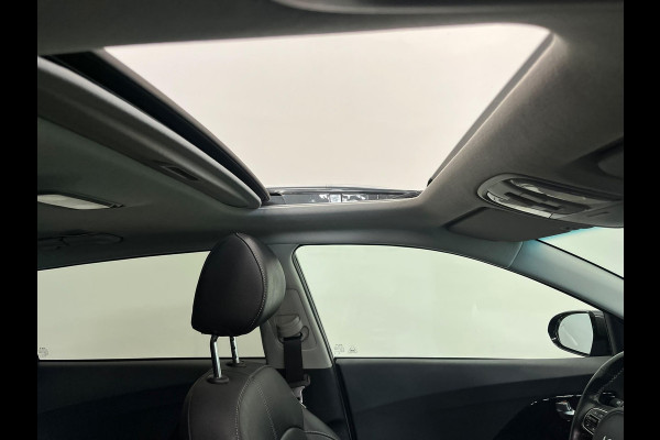 Kia Niro 1.6 GDi PHEV ExecutiveLine Navigatie Apple Carplay Android Auto Camera Parkeersensoren achter Adaptive Cruise Control Stoelverwarming en verkoeling Stuurverwarming Elektrisch verstelbare stoelen Climate Control