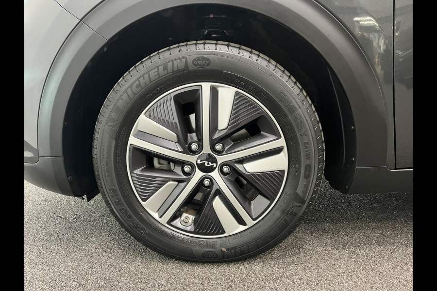 Kia Niro 1.6 GDi PHEV ExecutiveLine Navigatie Apple Carplay Android Auto Camera Parkeersensoren achter Adaptive Cruise Control Stoelverwarming en verkoeling Stuurverwarming Elektrisch verstelbare stoelen Climate Control