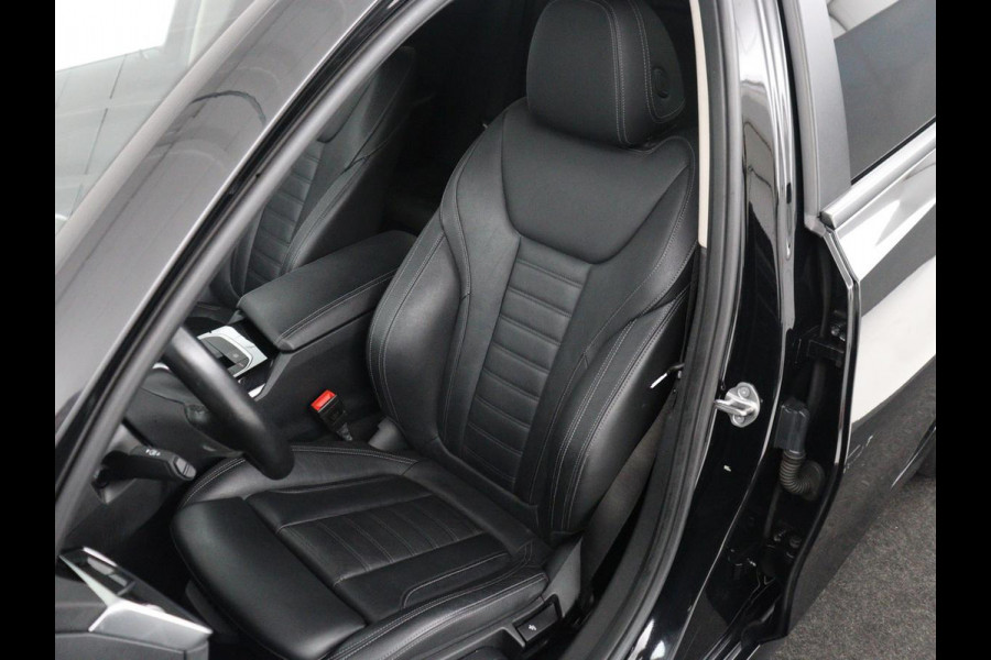BMW 3 Serie Touring 318i Business Edition Plus | Leder | Stoelverwarming | Carplay | Virtueel dashboard | Cruise control | Climate control | Park assist | Full LED |