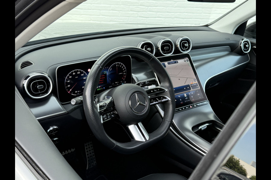 Mercedes-Benz GLC 300e 4MATIC AMG Line | Pano | Trekhaak | Distronic | Camera | 20 inch