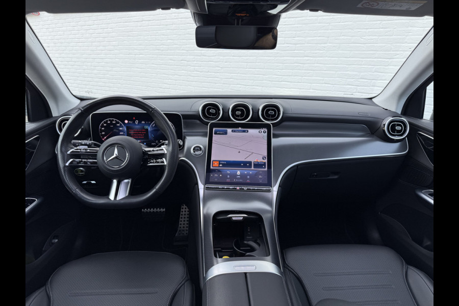 Mercedes-Benz GLC 300e 4MATIC AMG Line | Pano | Trekhaak | Distronic | Camera | 20 inch