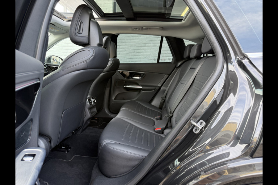 Mercedes-Benz GLC 300e 4MATIC AMG Line | Pano | Trekhaak | Distronic | Camera | 20 inch