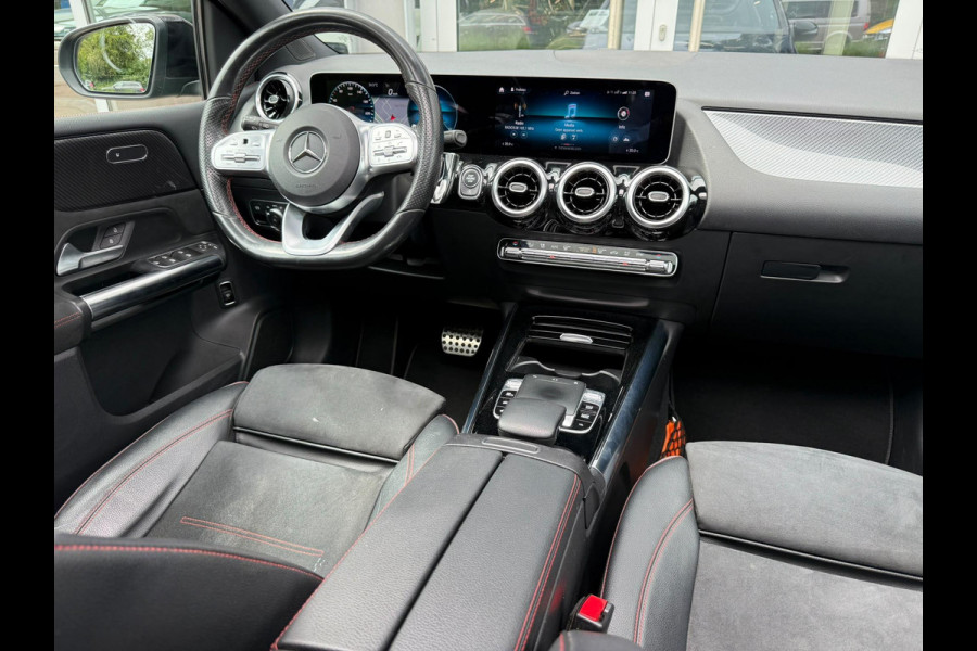 Mercedes-Benz B-Klasse 200 Bus. Solution AMG Night|Pano|Carplay|Sfeer|Cam|Trekhaak