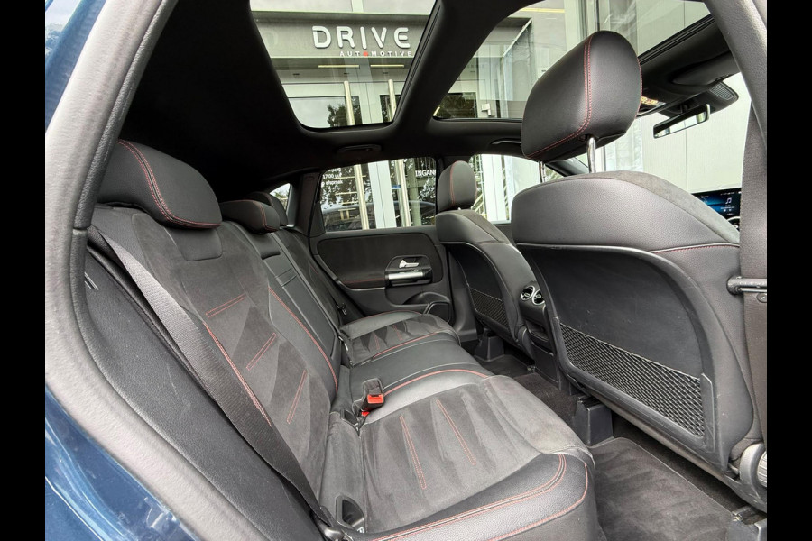 Mercedes-Benz B-Klasse 200 Bus. Solution AMG Night|Pano|Carplay|Sfeer|Cam|Trekhaak