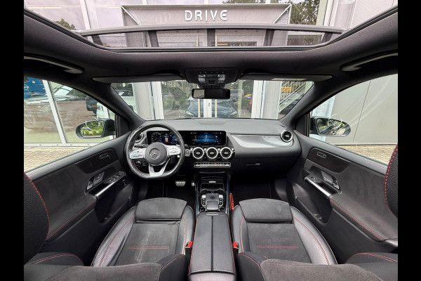 Mercedes-Benz B-Klasse 200 Bus. Solution AMG Night|Pano|Carplay|Sfeer|Cam|Trekhaak