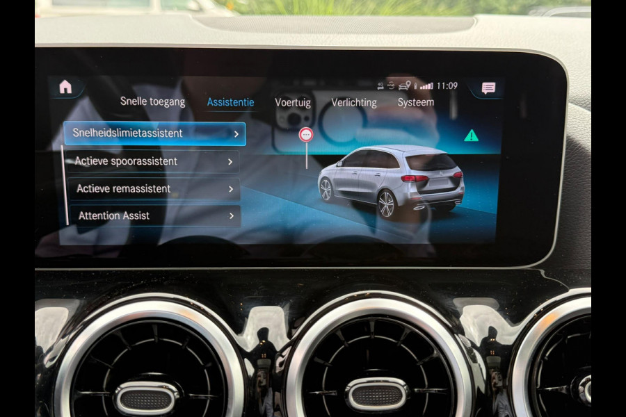 Mercedes-Benz B-Klasse 200 Bus. Solution AMG Night|Pano|Carplay|Sfeer|Cam|Trekhaak