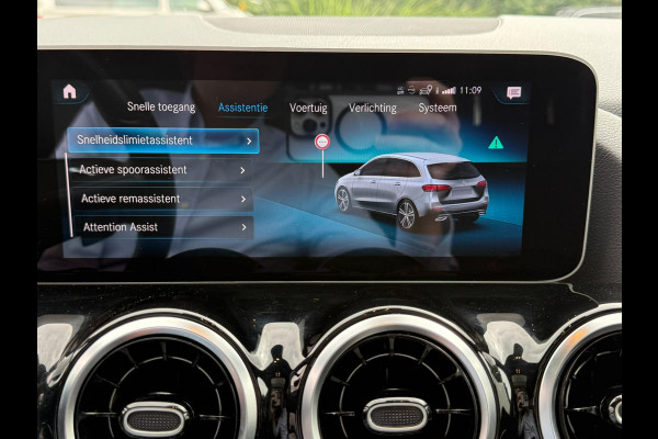 Mercedes-Benz B-Klasse 200 Bus. Solution AMG Night|Pano|Carplay|Sfeer|Cam|Trekhaak
