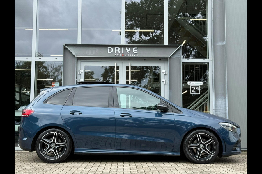 Mercedes-Benz B-Klasse 200 Bus. Solution AMG Night|Pano|Carplay|Sfeer|Cam|Trekhaak