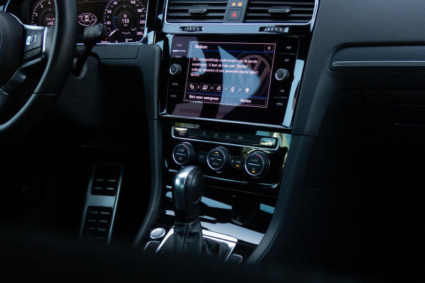 Volkswagen Golf 1.5 TSI R-Line | ACC | Panoramadak | Apple carplay | LED | Navi | Camera
