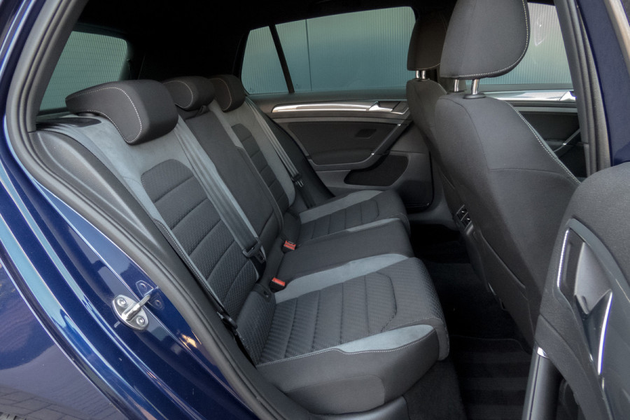 Volkswagen Golf 1.5 TSI R-Line | ACC | Panoramadak | Apple carplay | LED | Navi | Camera