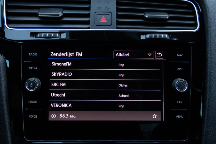 Volkswagen Golf 1.5 TSI R-Line | ACC | Panoramadak | Apple carplay | LED | Navi | Camera