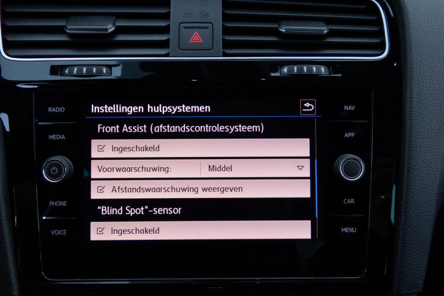Volkswagen Golf 1.5 TSI R-Line | ACC | Panoramadak | Apple carplay | LED | Navi | Camera