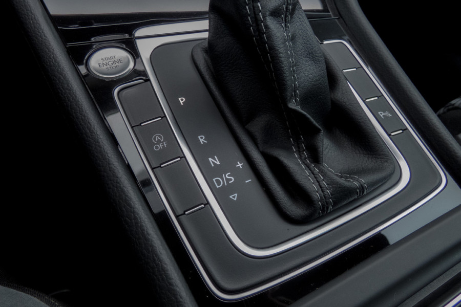 Volkswagen Golf 1.5 TSI R-Line | ACC | Panoramadak | Apple carplay | LED | Navi | Camera