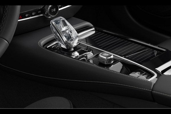 Volvo V60 T6 333PK Automaat Plug-in hybrid AWD Plus Dark Adaptive Cruise Control/ Apple Carplay/ Android Auto/ Achteruitrijcamera/ Parkeersensoren voor en achter/ Stoelverwarming/ Stuurverwarming/ Elektrisch bedienbare stoelen met geheugen